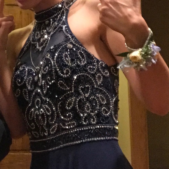 Homecoming / prom dress - Picture 2 of 3